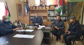 اجتماع مركز القدس مع المواطنين الذين تلقوا اخطارات بوقف العمل في بناء منازلهم